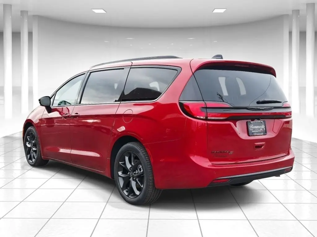 2026 Chrysler Pacifica Select photo 5
