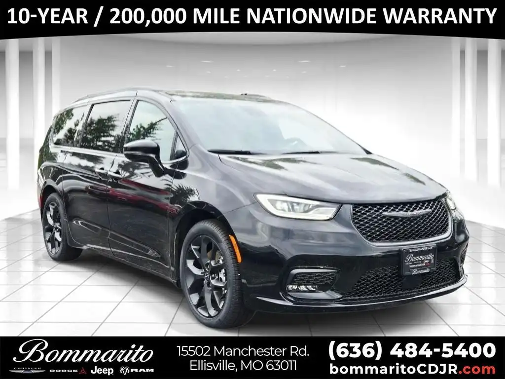 2026 Chrysler Pacifica Select's photo
