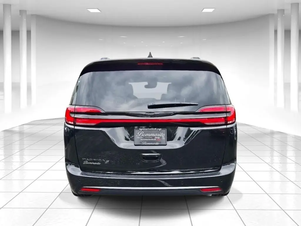 2026 Chrysler Pacifica Select photo 4
