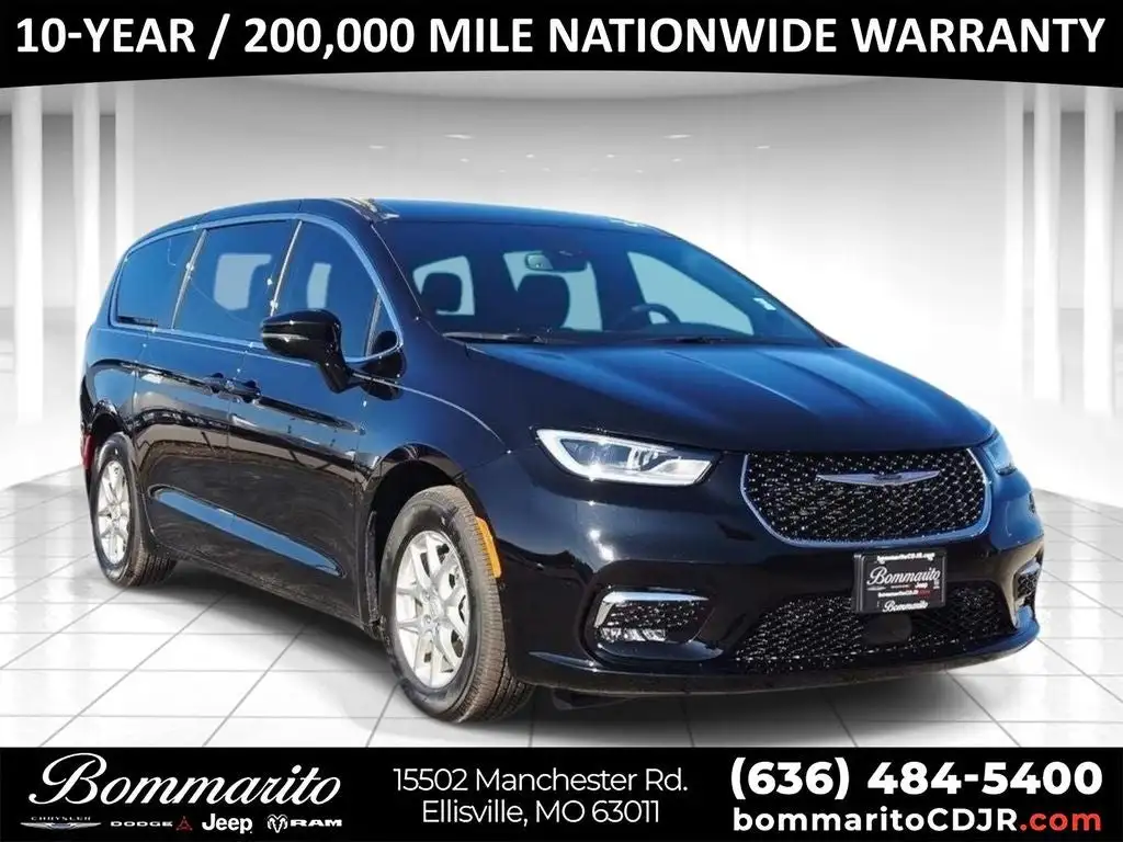 2026 Chrysler Pacifica Select's photo