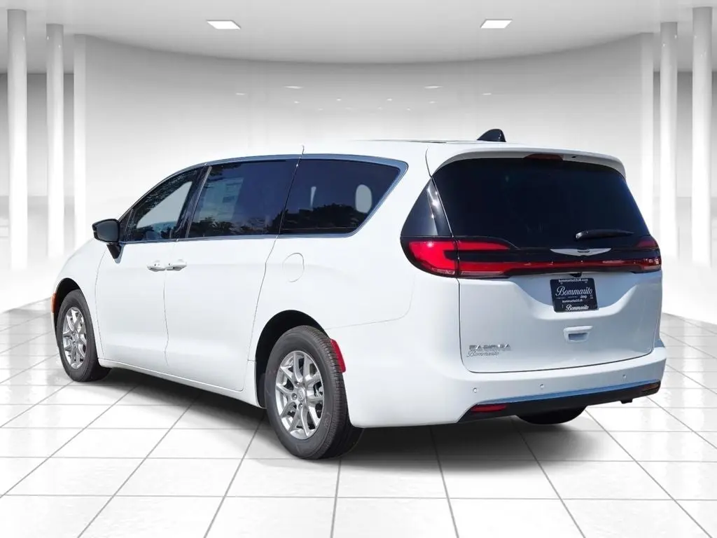2026 Chrysler Pacifica Select photo 5