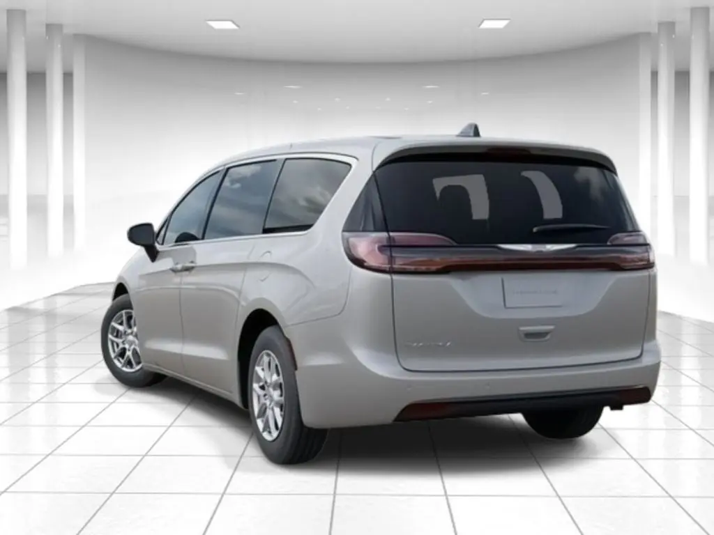 2026 Chrysler Pacifica Select photo 3