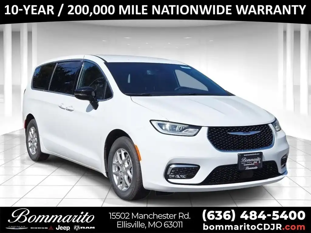 2026 Chrysler Pacifica Select's photo
