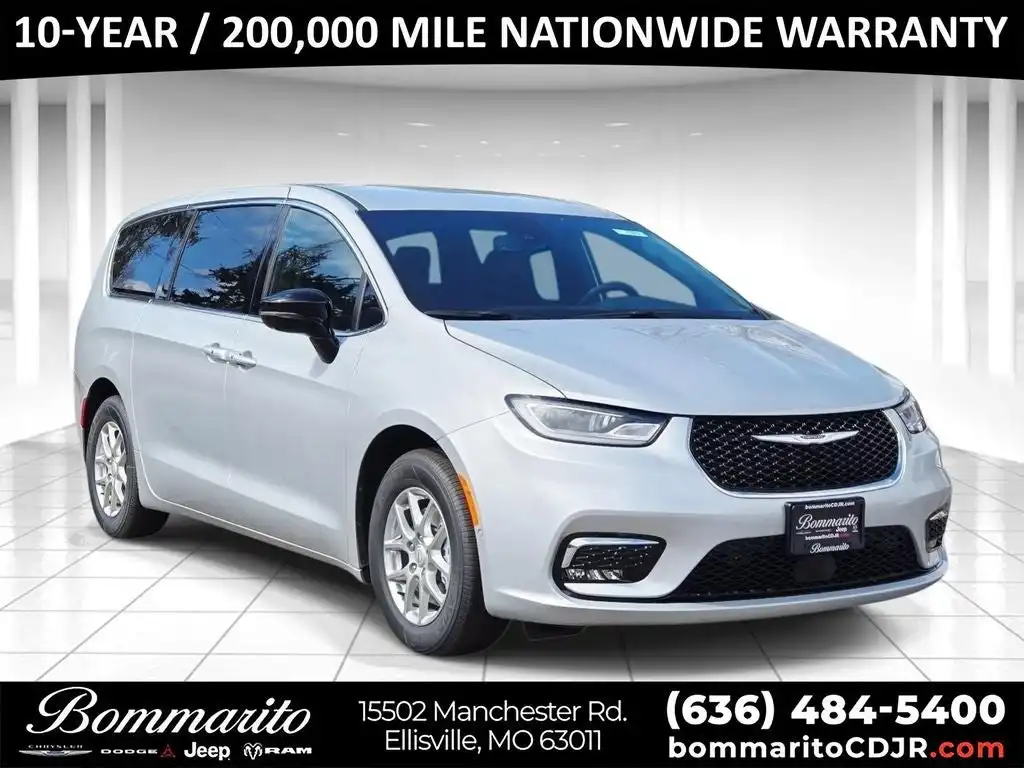 2026 Chrysler Pacifica Select's photo