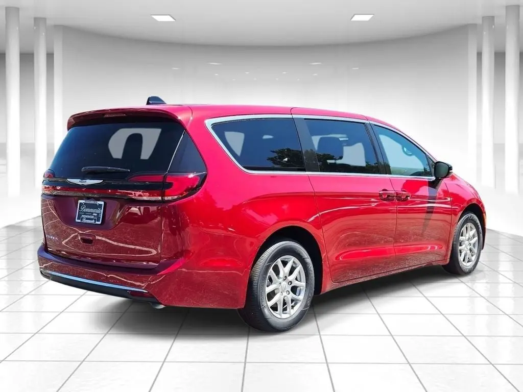2026 Chrysler Pacifica Select photo 3