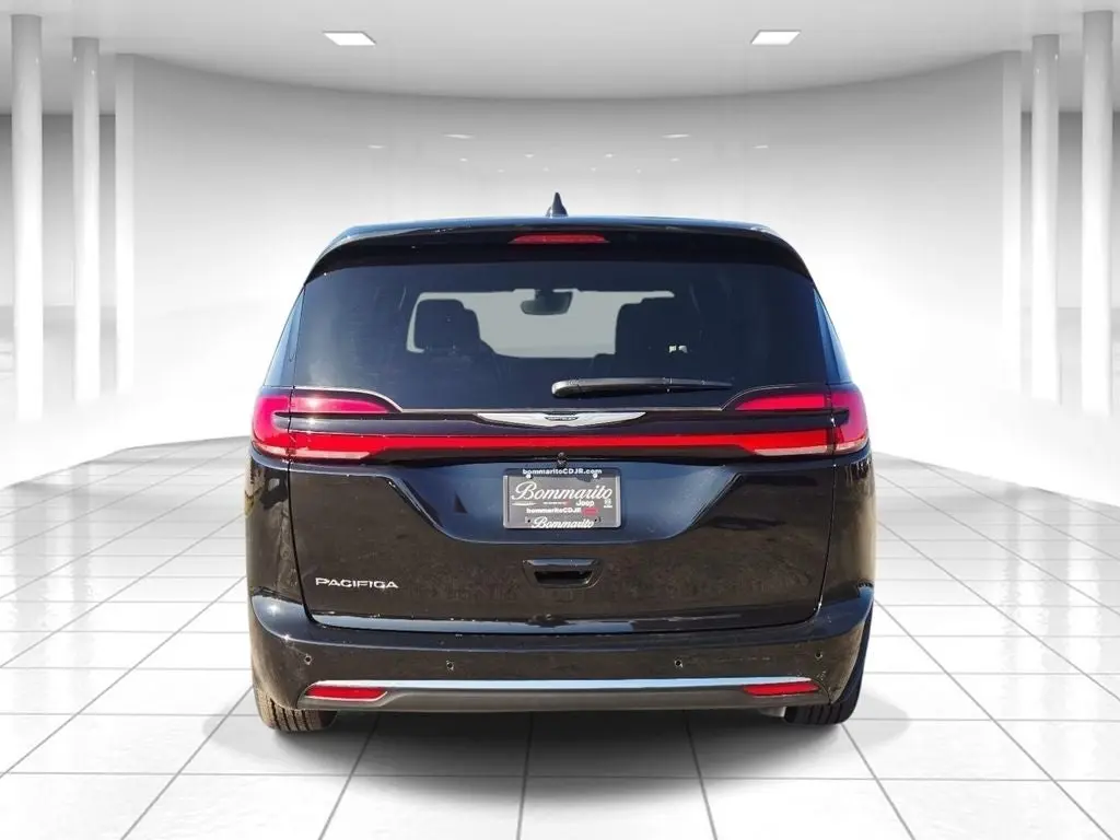 2026 Chrysler Pacifica Select photo 4