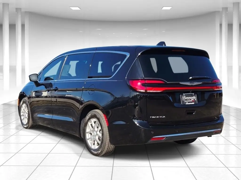 2026 Chrysler Pacifica Select photo 5