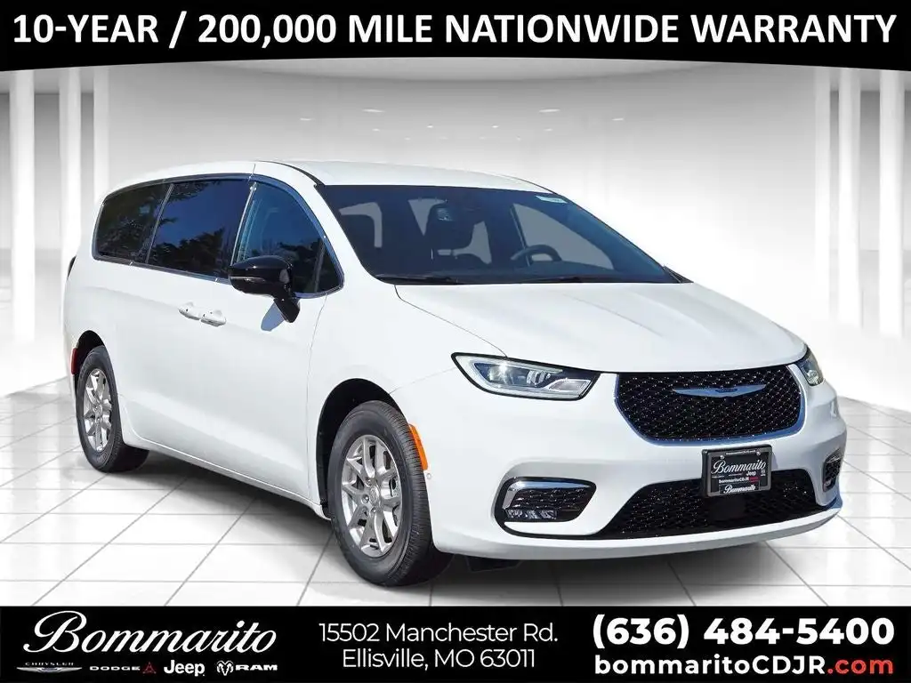 2026 Chrysler Pacifica Select's photo