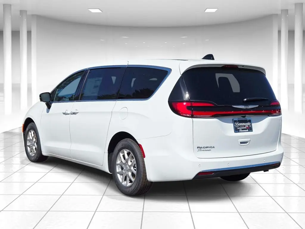 2026 Chrysler Pacifica Select photo 5