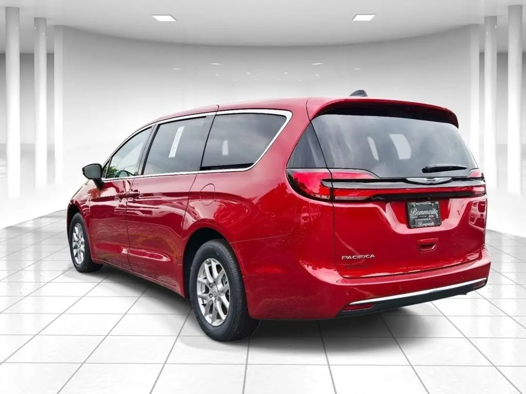 2026 Chrysler Pacifica Select photo 5