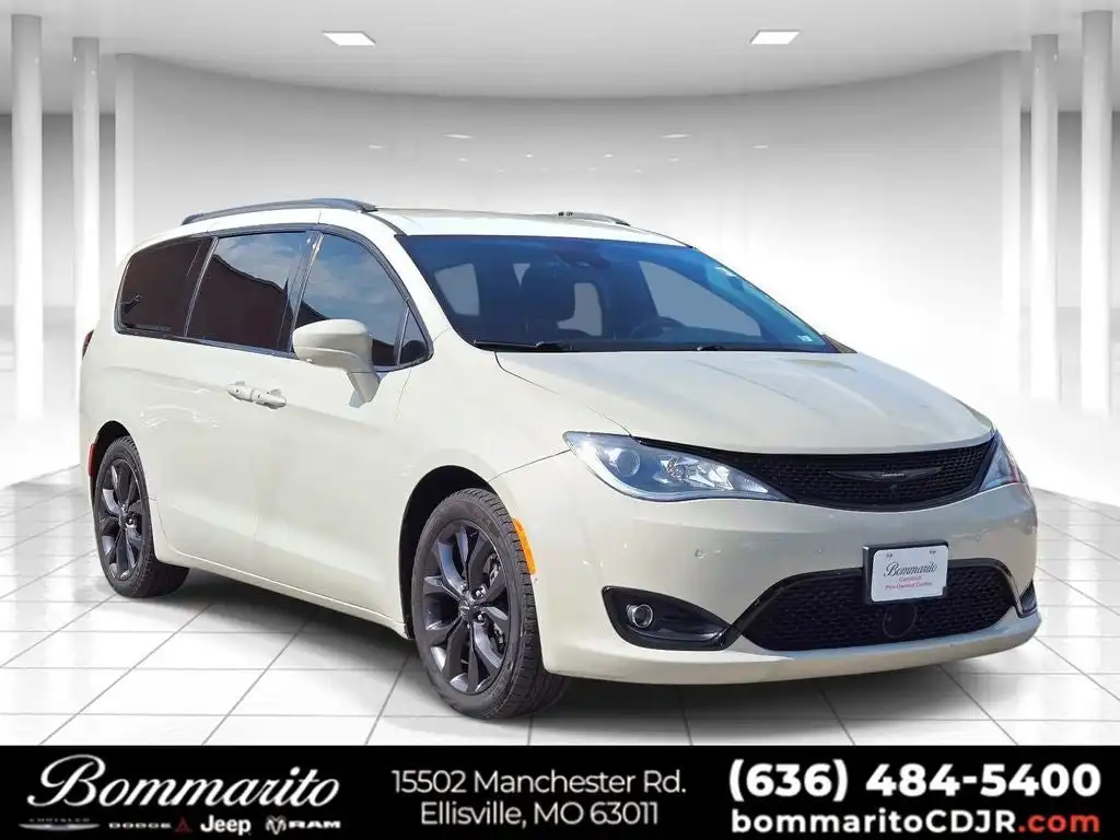 2019 Chrysler Pacifica Touring L Plus's photo