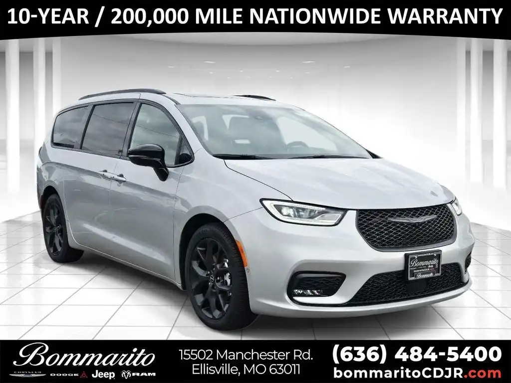 2026 Chrysler Pacifica Limited's photo