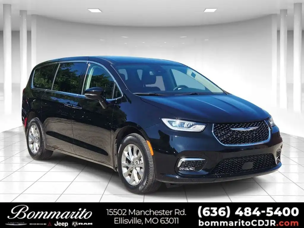 2024 Chrysler Pacifica Touring L AWD's photo