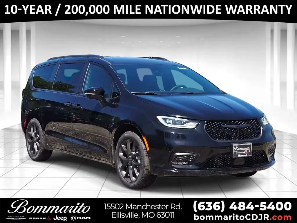2026 Chrysler Pacifica Select AWD's photo