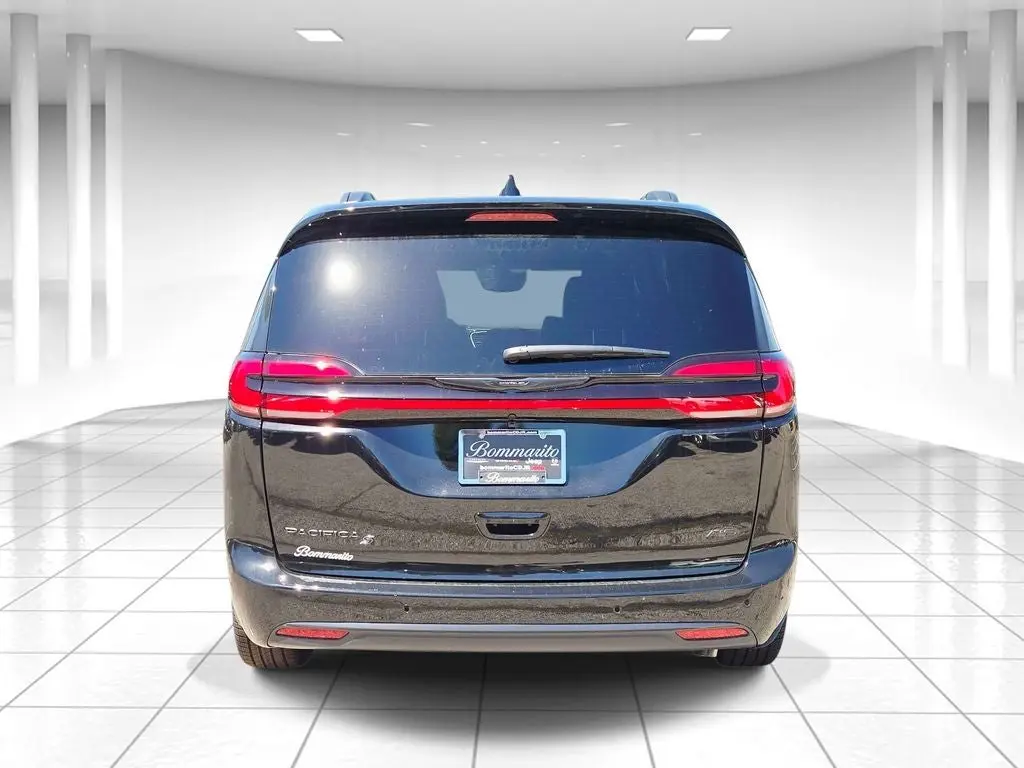 2026 Chrysler Pacifica Select AWD photo 4