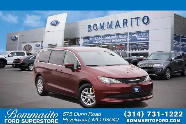 2022 Chrysler Voyager LX's photo