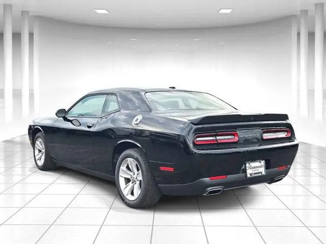 2023 Dodge Challenger SXT Auto photo 3