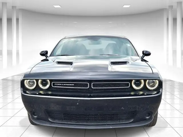2023 Dodge Challenger SXT Auto photo 5