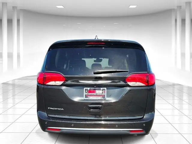 2019 Chrysler Pacifica Touring Plus photo 4