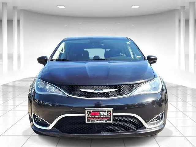 2019 Chrysler Pacifica Touring Plus photo 5