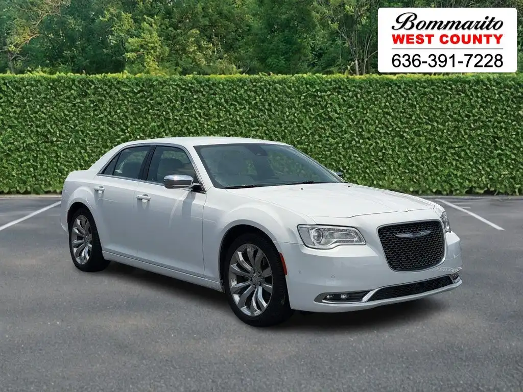 2021 Chrysler 300 Touring L's photo