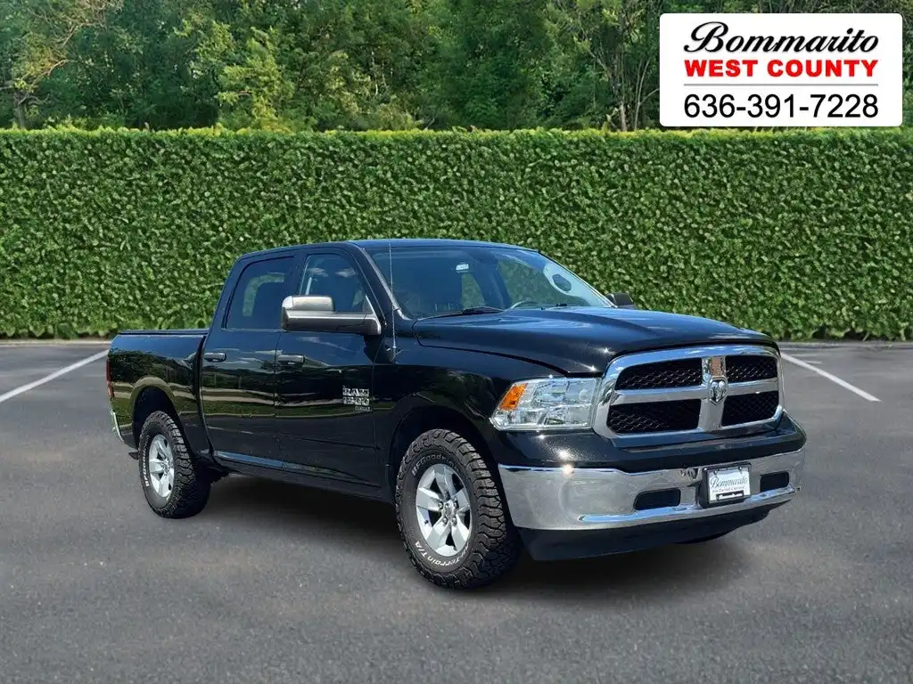 2023 RAM 1500 Classic SLT 4x4 Crew Cab 5'7's photo