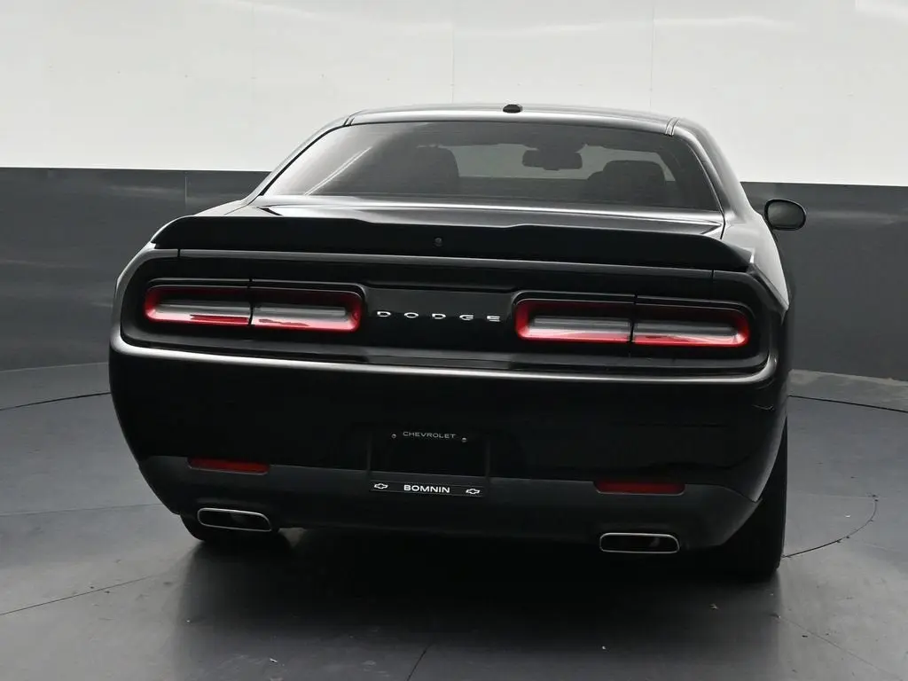 2023 Dodge Challenger SXT Auto photo 4