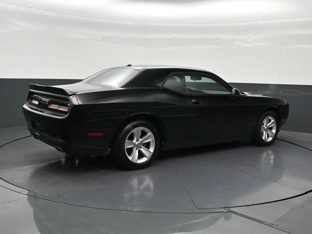 2023 Dodge Challenger SXT Auto photo 5