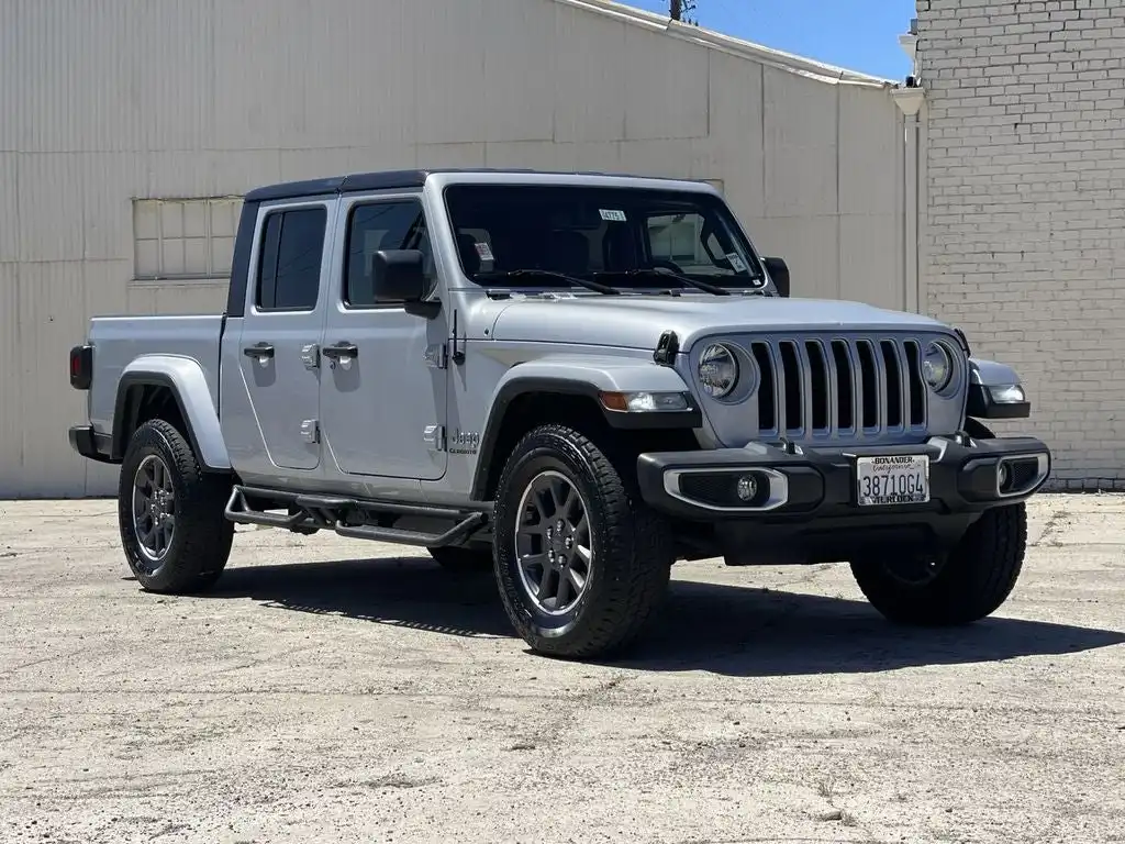 2022 Jeep Gladiator Overland's photo