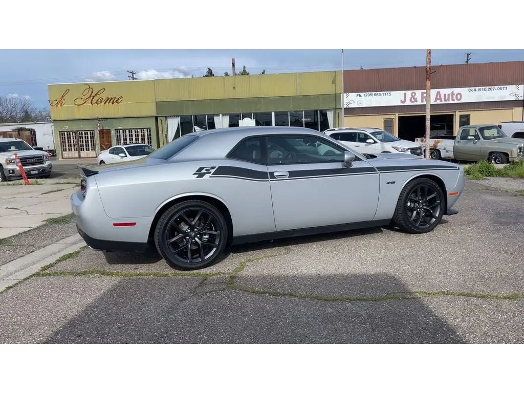 2023 Dodge Challenger R/T photo 3