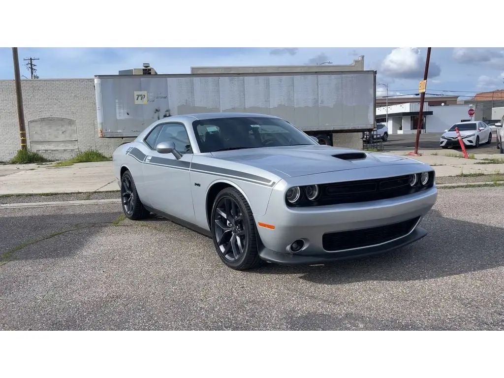 2023 Dodge Challenger R/T photo 5