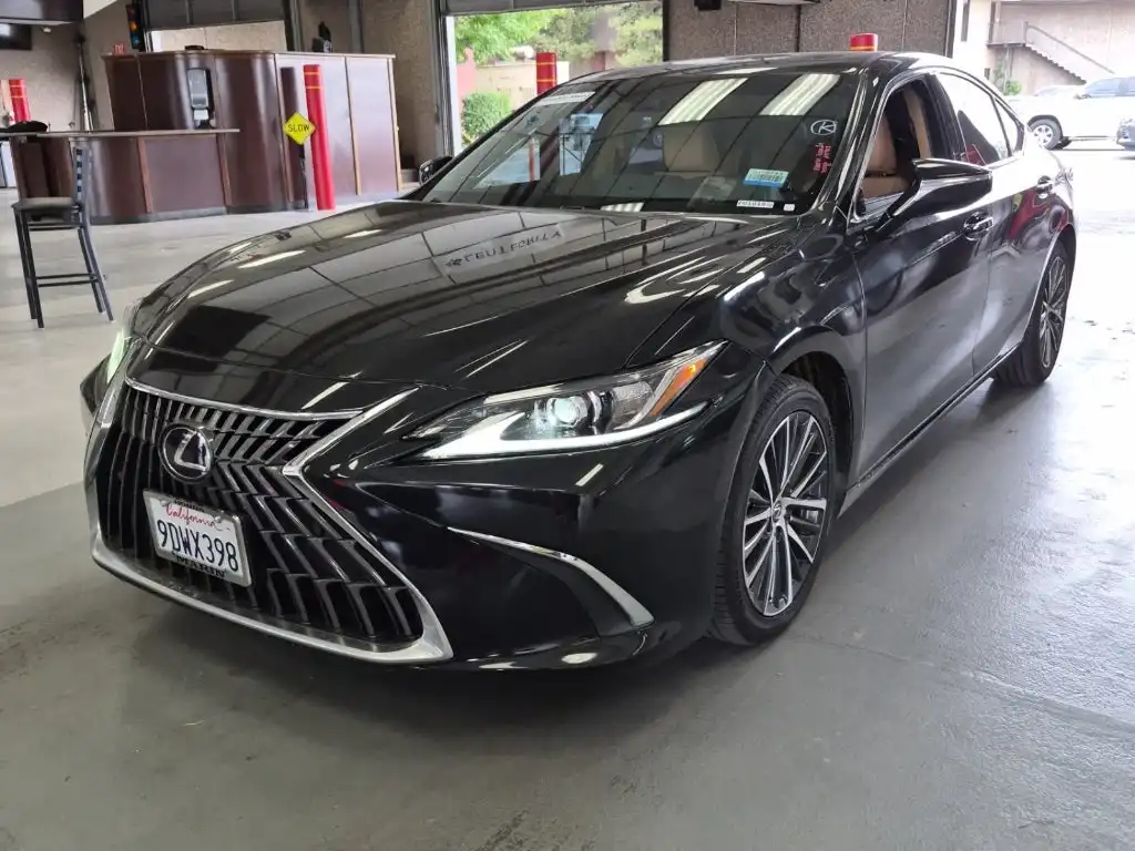 2023 Lexus ES 350 350's photo