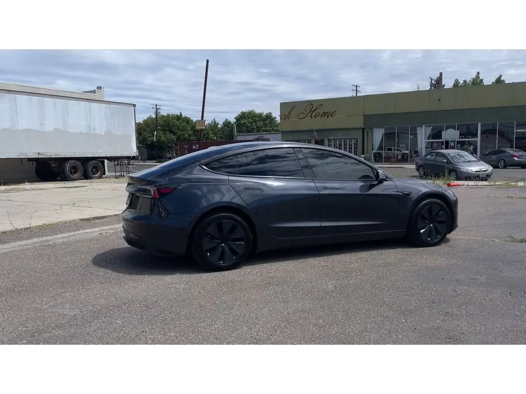 2025 Tesla Model 3 Long Range photo 3