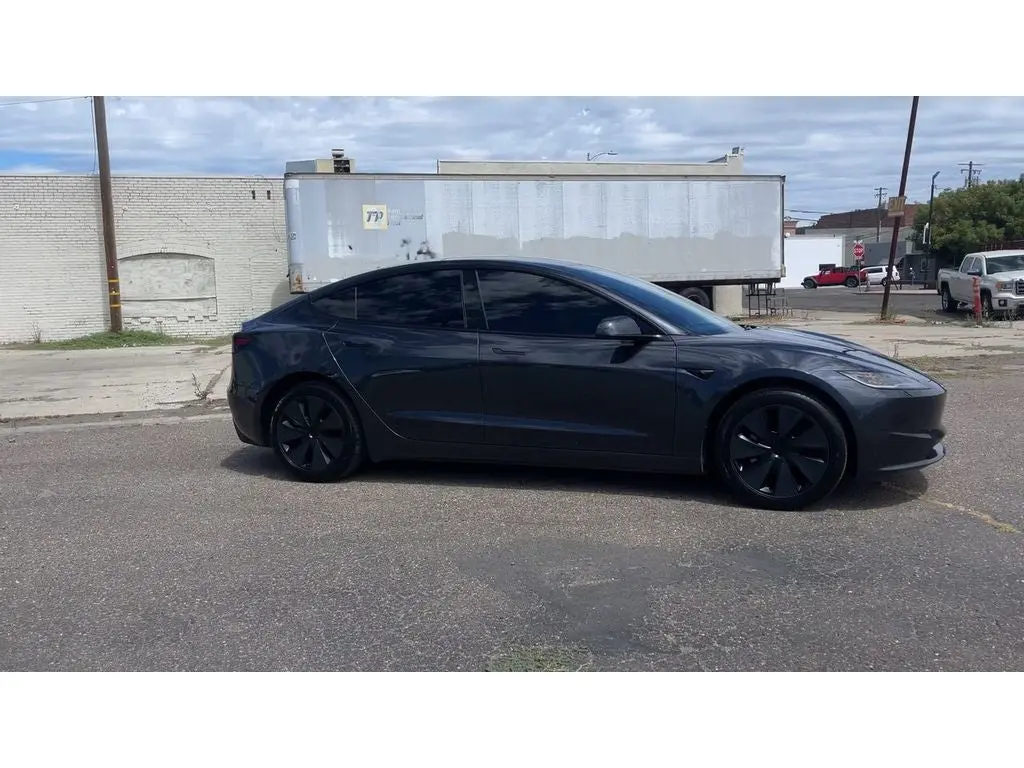 2025 Tesla Model 3 Long Range photo 4