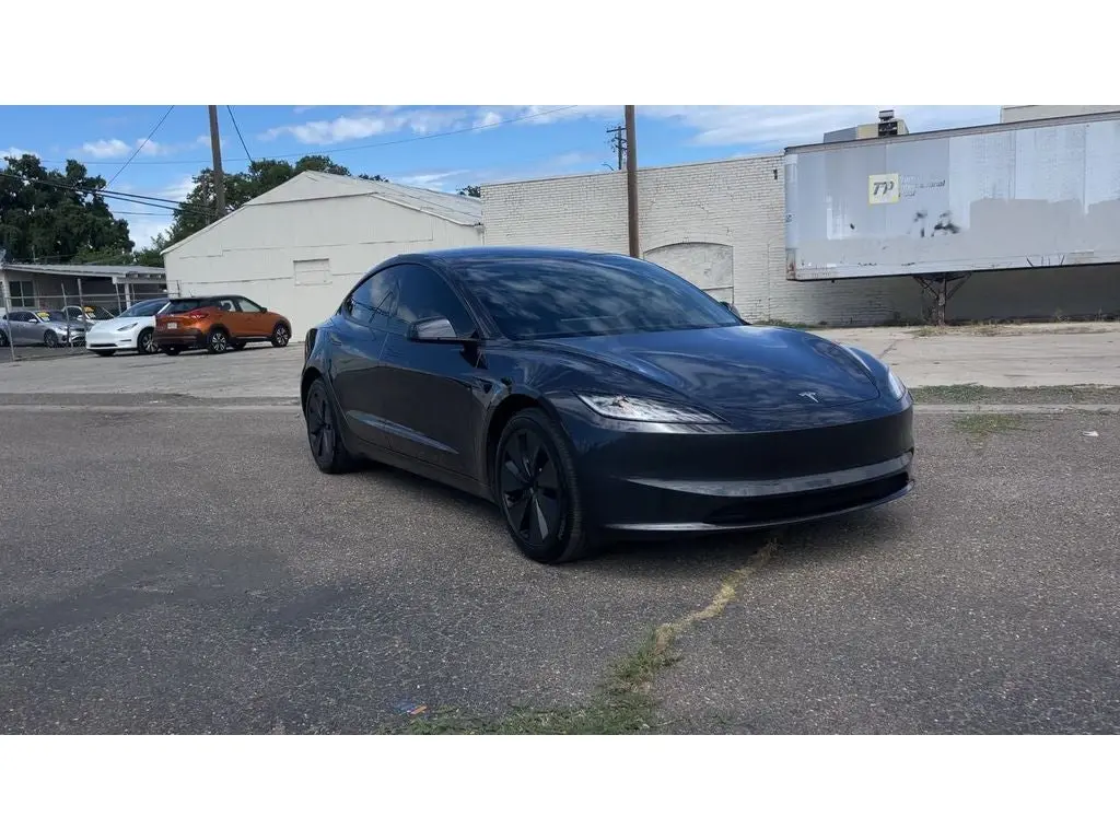 2025 Tesla Model 3 Long Range photo 5