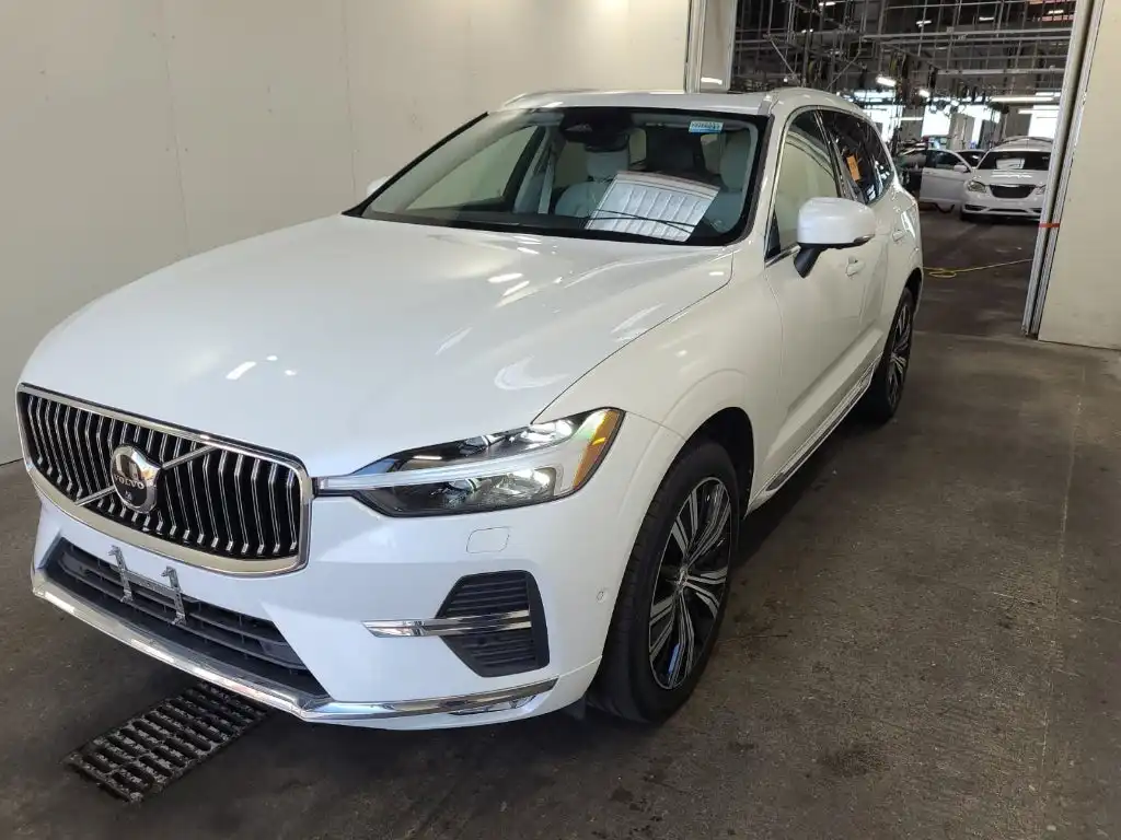 2023 Volvo XC60 B5 Plus Bright Theme AWD's photo