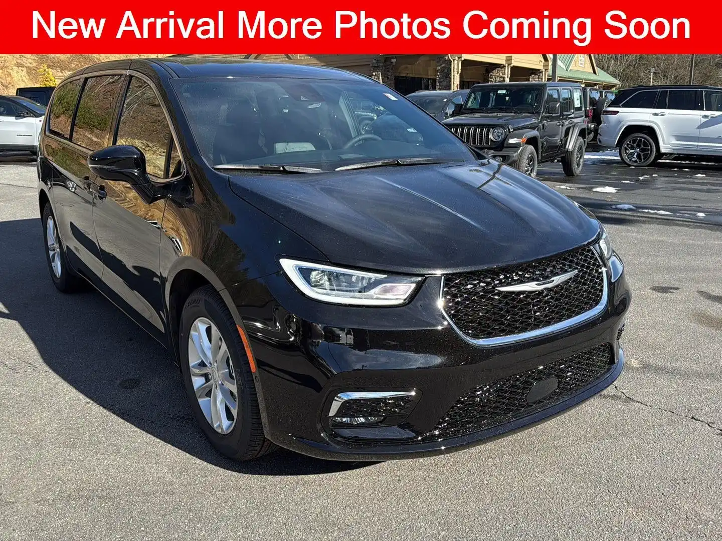 2026 Chrysler Pacifica Select's photo