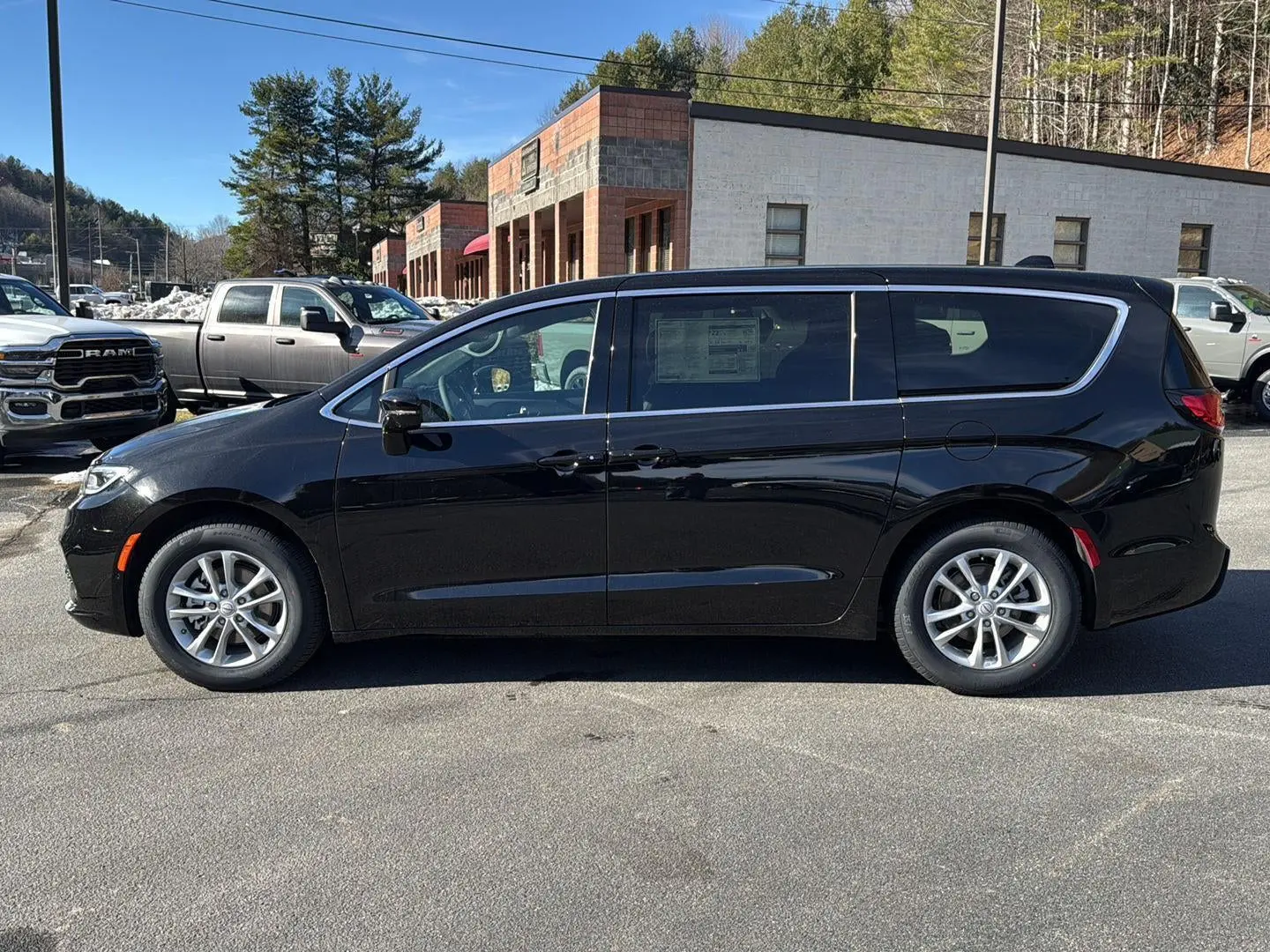 2026 Chrysler Pacifica Select photo 3