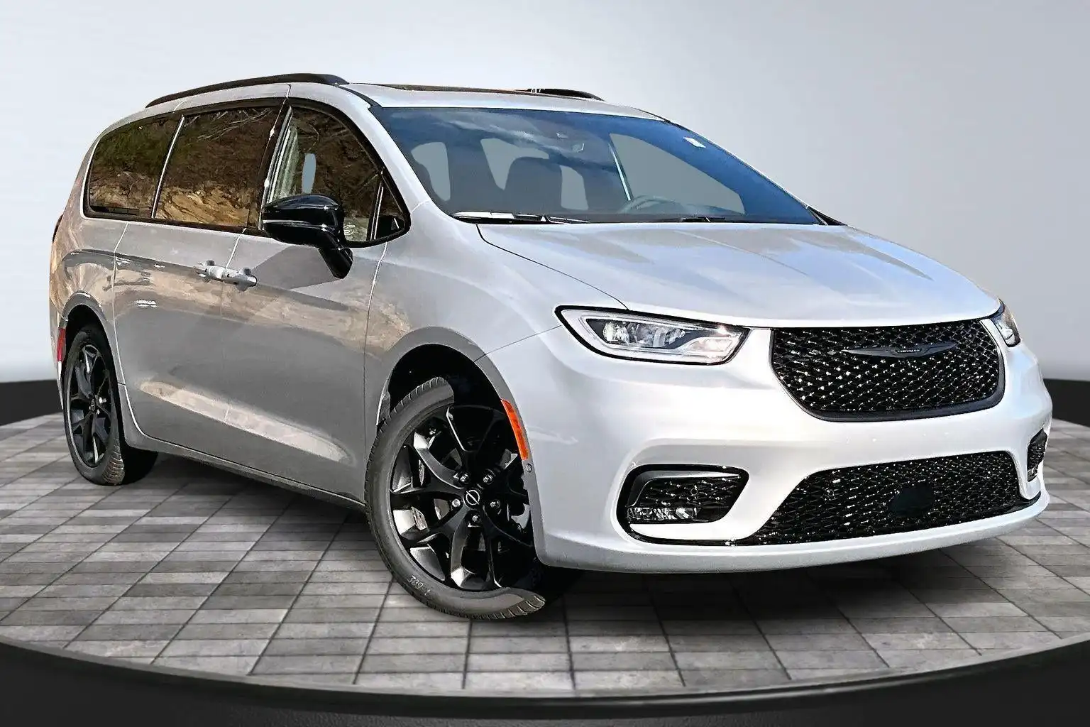 2026 Chrysler Pacifica Limited's photo