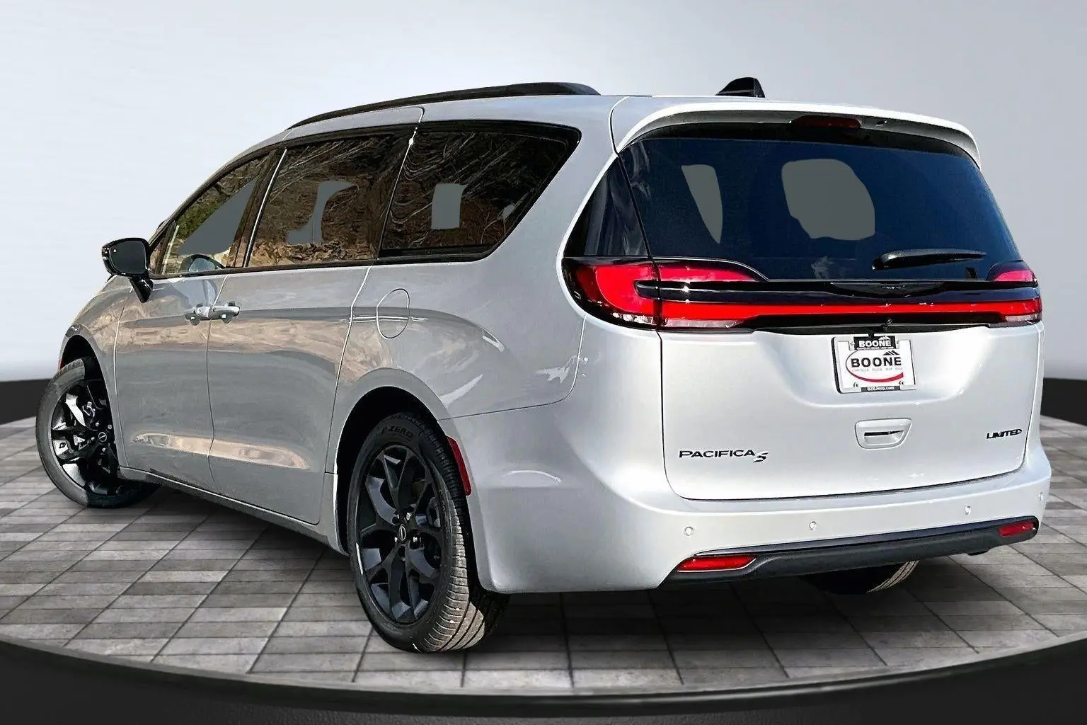 2026 Chrysler Pacifica Limited photo 3