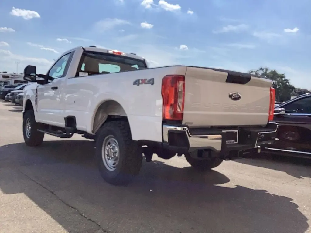 2026 Ford F-350 XL 4WD Regular Cab SRW 8' Box photo 4