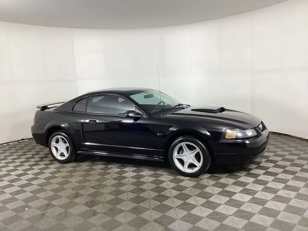 2001 Ford Mustang GT Deluxe's photo