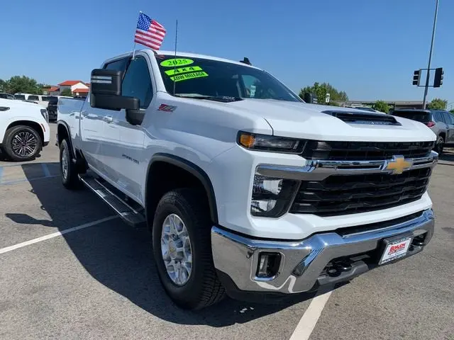 2025 Chevrolet Silverado HD LT 4WD Crew Cab Standard Box photo 4