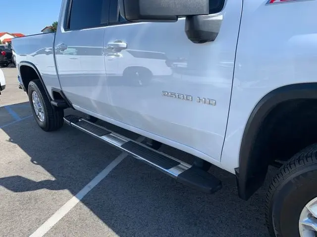 2025 Chevrolet Silverado HD LT 4WD Crew Cab Standard Box photo 5