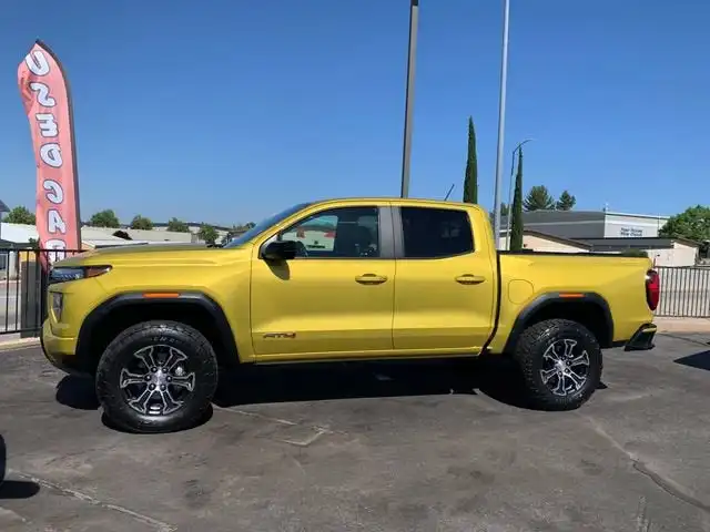 2023 GMC Canyon 4WD AT4 Crew Cab Short Box's photo