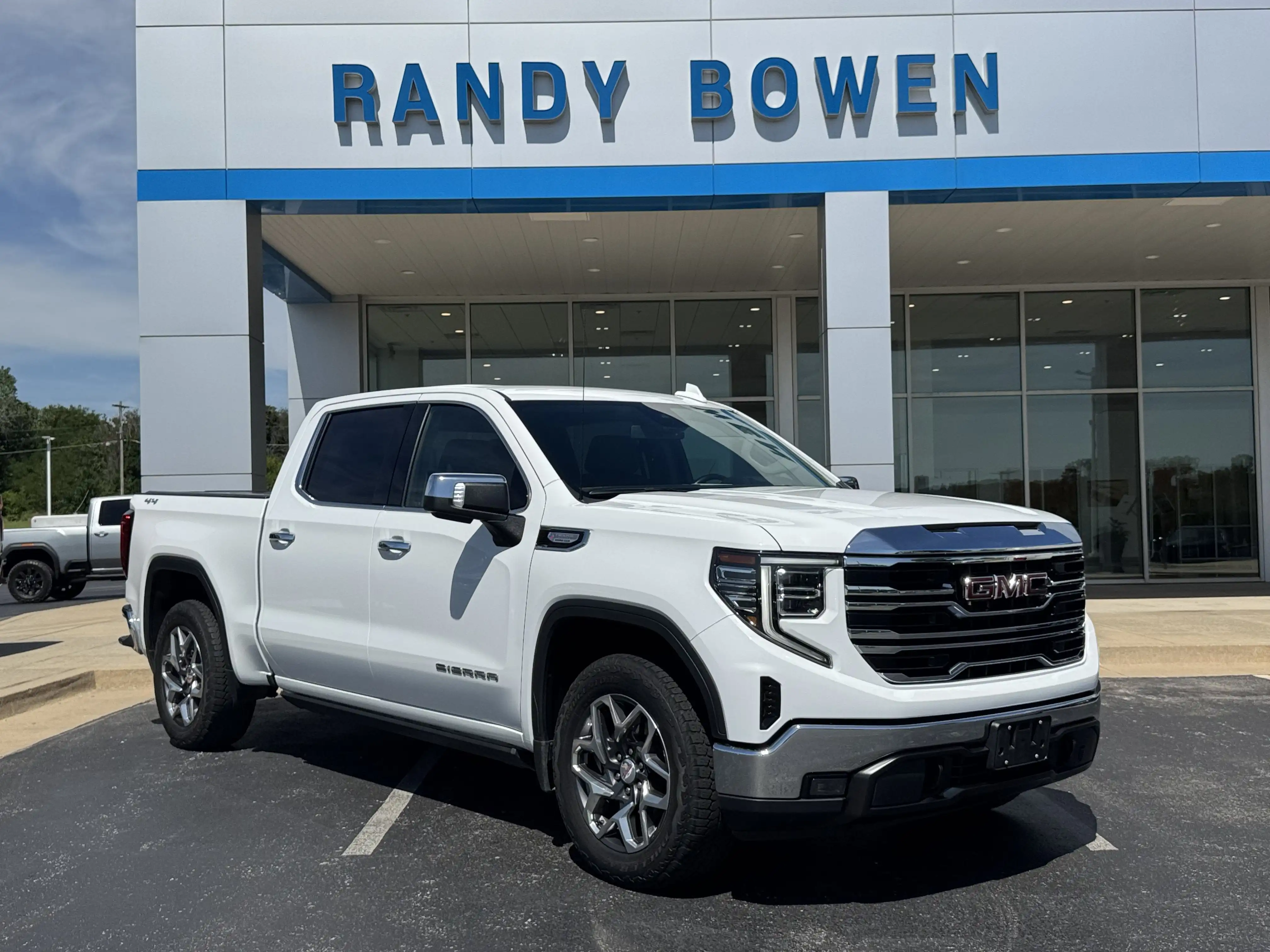 2023 GMC Sierra 4WD Crew Cab Short Box SLT's photo