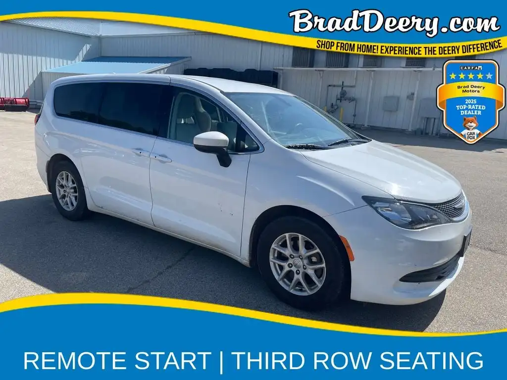 2017 Chrysler Pacifica Touring's photo