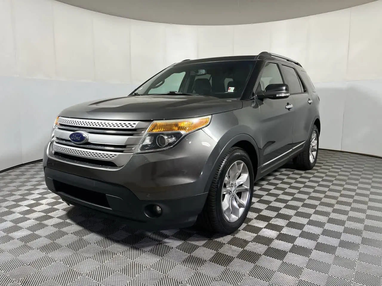 2015 Ford Explorer XLT 4x4 photo 4