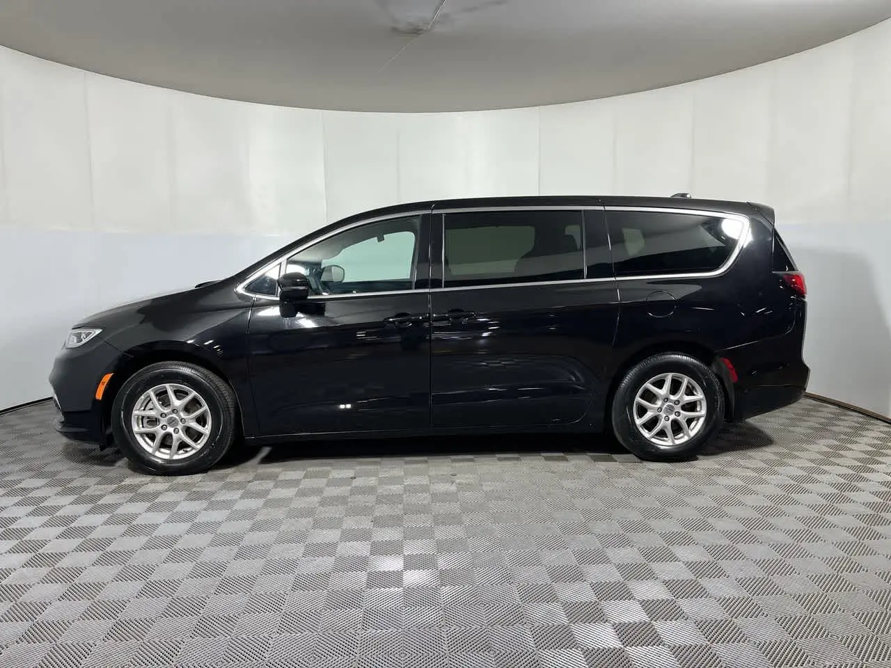 2025 Chrysler Pacifica Select photo 5