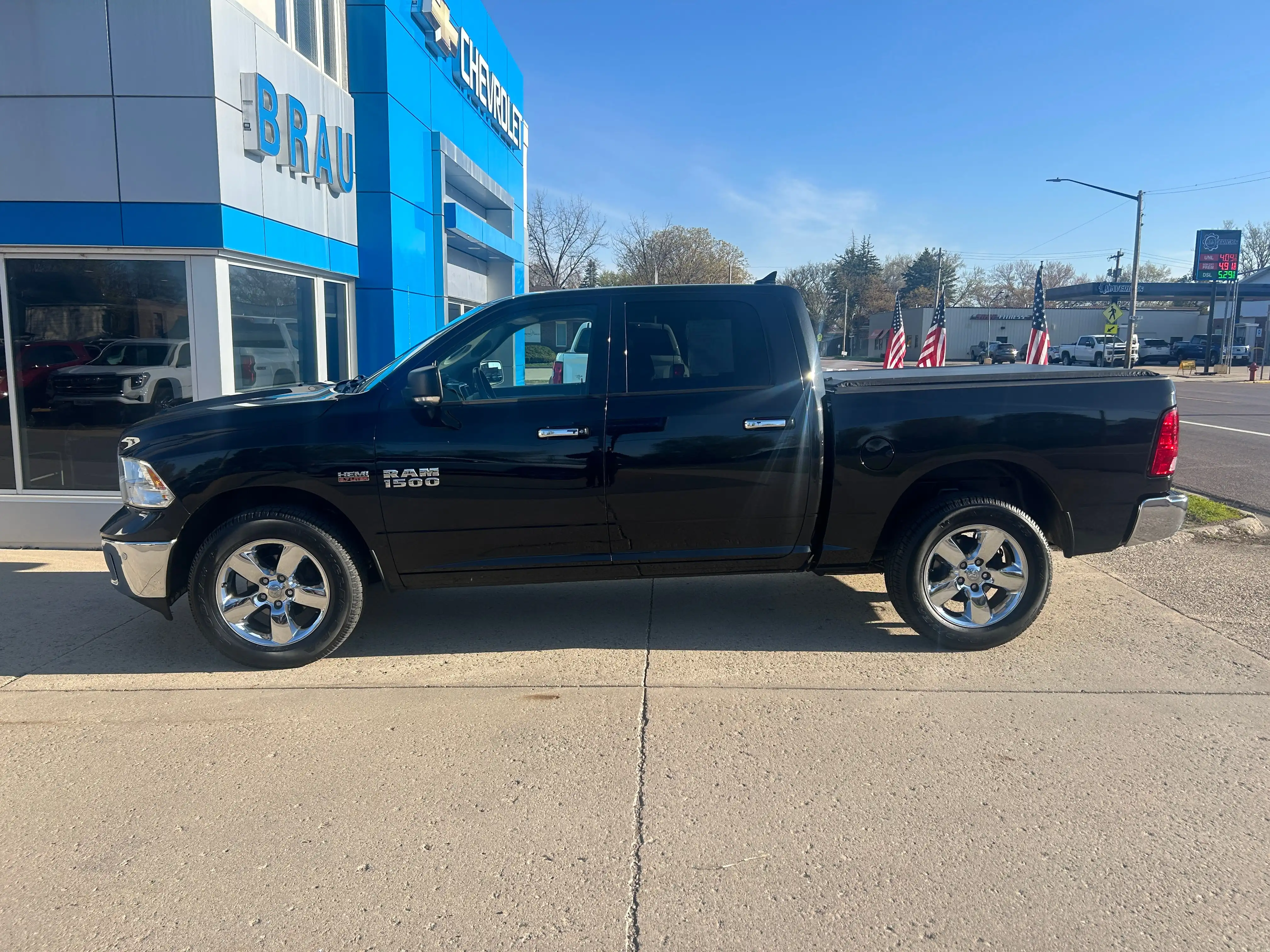 2018 RAM 1500 Big Horn 4x4 Crew Cab 5'7's photo